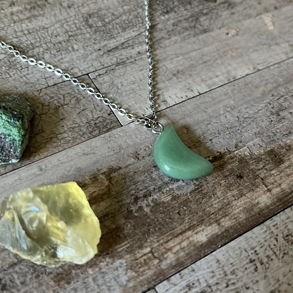 NWT Natural Green Jade moon shaped charm pendant stone necklace silver chain new - Picture 3 of 4